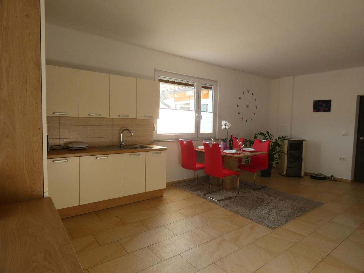 Apartment & Olive Oil Valuma Koper Exterior photo
