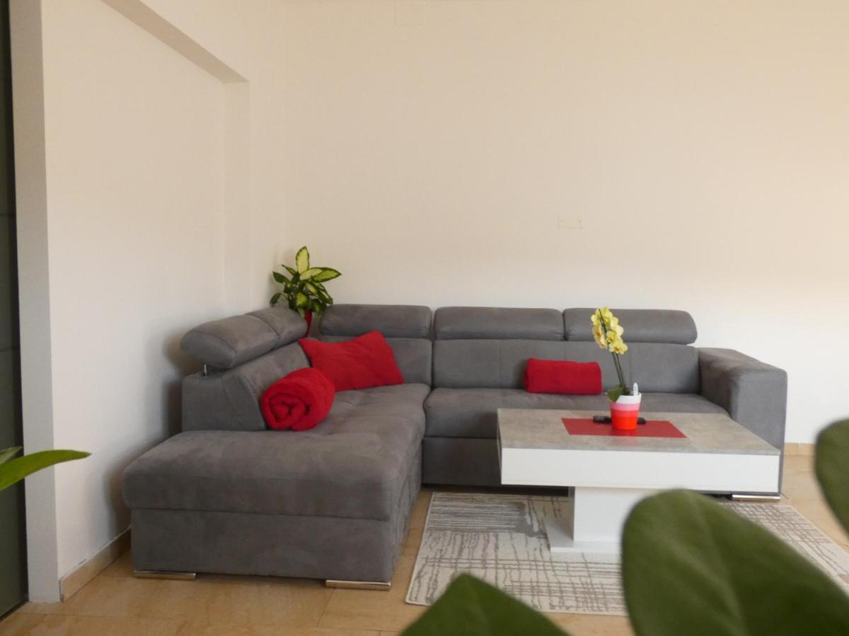 Apartment & Olive Oil Valuma Koper Exterior photo